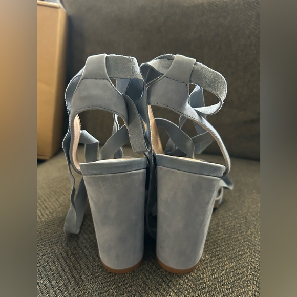 Very pretty Steve Madden heeled sandals. Ankle tie. 2.5" heel. Excellent shoe! - Picture 2 of 5